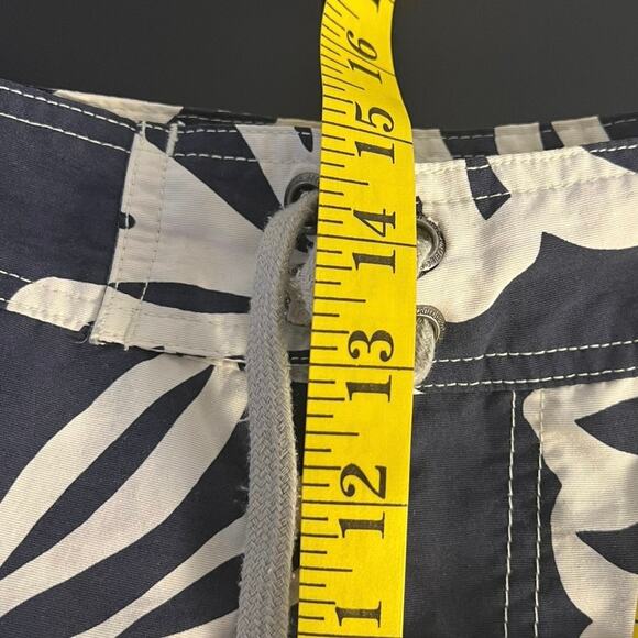 Abercrombie & Fitch Blue and White Tropical Print 10” Board Shorts Size 33 - Picture 5 of 6